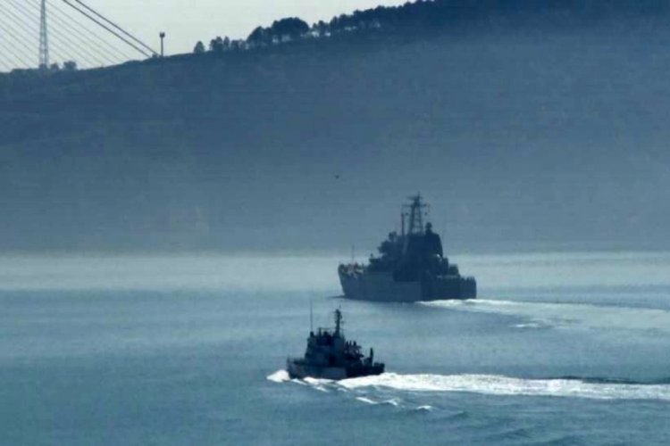 Rus savaş gemisi İstanbul Boğazı'ndan ge&ccedil;ti