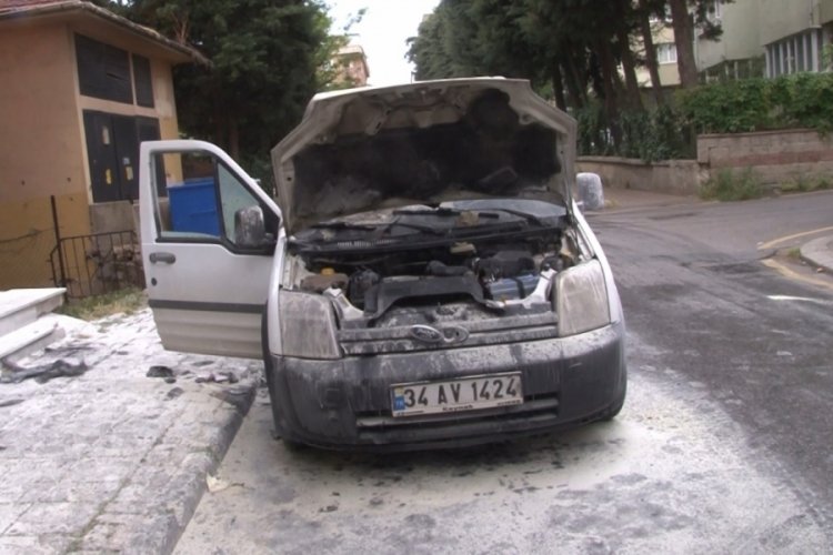 Aracı g&ouml;zleri &ouml;n&uuml;nde alev topuna d&ouml;nd&uuml;