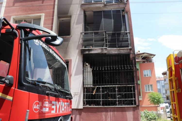 Evini yakan kadın apartmanı kilitleyerek ka&ccedil;tı