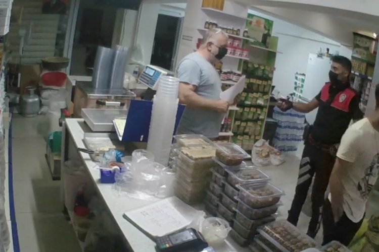 Polisle esnaf arasındaki tartışma, arbedeye d&ouml;nd&uuml;