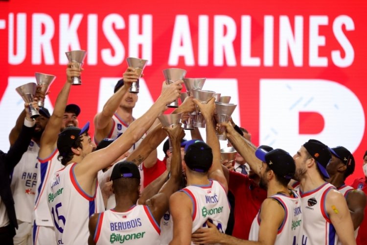 Siyasilerden Anadolu Efes'in başarısına tebrik