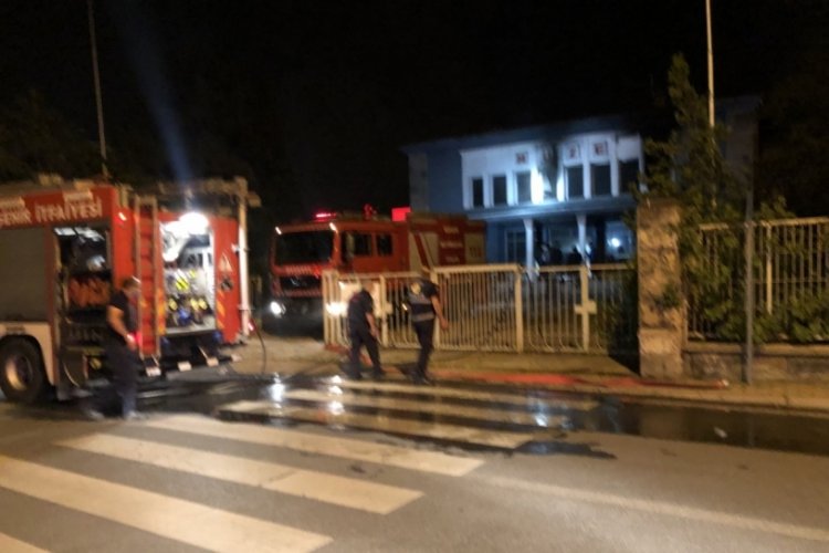 Eski m&uuml;ze binasında &ccedil;ıkan yangın maddi hasara neden oldu