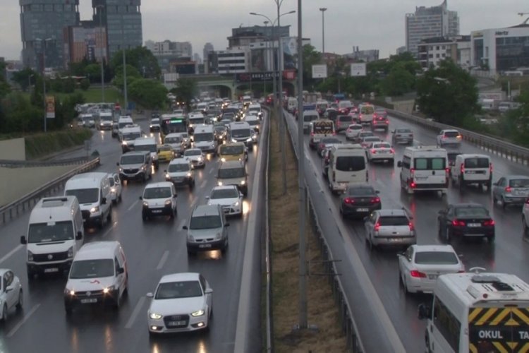 Kısıtlama sonrası İstanbul'da trafik yoğunluğu