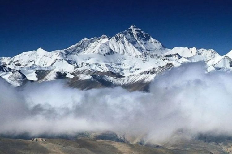 Everest'te &ccedil;ifte rekor: 25 saat 50 dakika!
