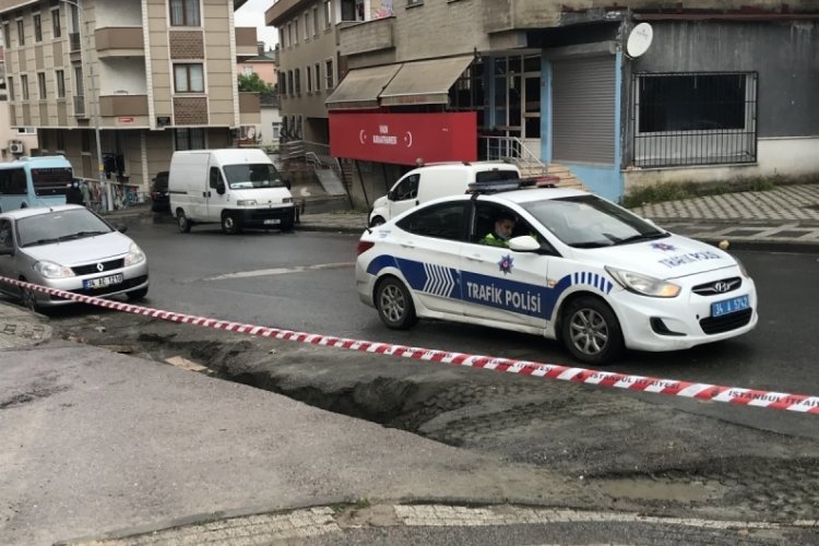 İstanbul'da şiddetli yağış yolda &ccedil;&ouml;kmeye neden oldu