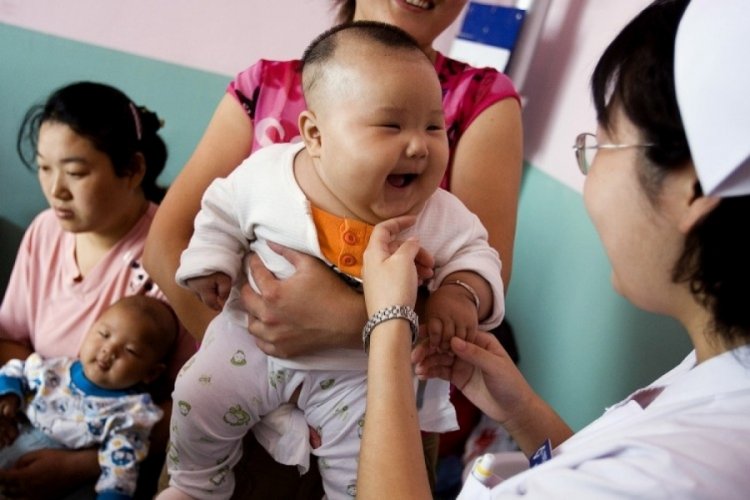 Çin'de çiftlere izin verilen çocuk sayısı 3'e yükseltildi