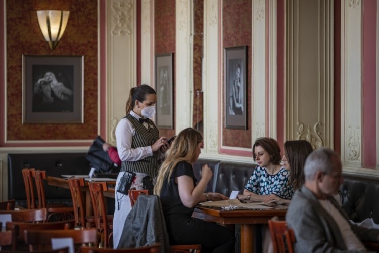 &Ccedil;ekya'da kafe ve restoranlar yeniden a&ccedil;ıldı