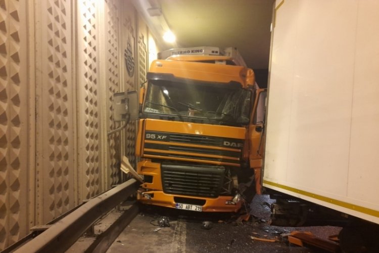 Bayrampaşa'da TIR kazası: 1 yaralı