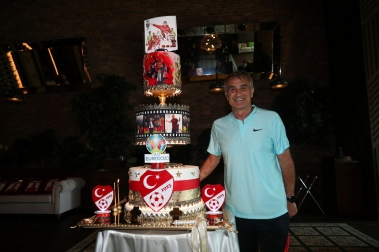 Şenol G&uuml;neş'in doğum g&uuml;n&uuml; kutlandı