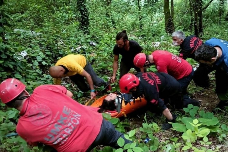 Fotoğraf &ccedil;ektirmek isterken metrelerce y&uuml;ksekten d&uuml;şt&uuml;