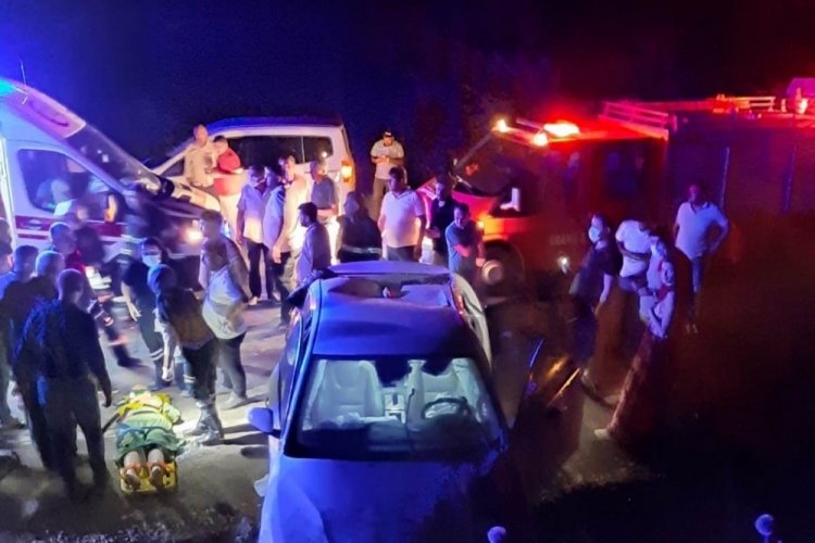 Yoldan &ccedil;ıkan ara&ccedil;ta 3 yaralı!