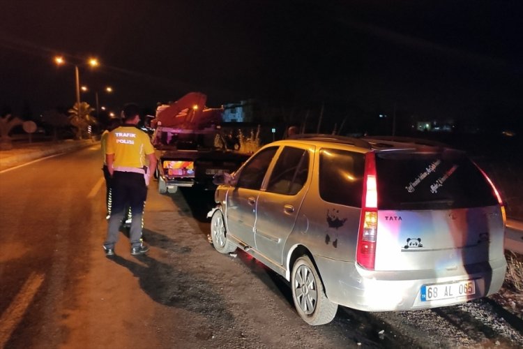 Otomobil ile trakt&ouml;r &ccedil;arpıştı: 3 yaralı
