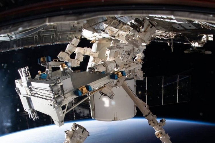 ISS'te b&uuml;y&uuml;k tehlike: Uzay enkazı &ccedil;arptı