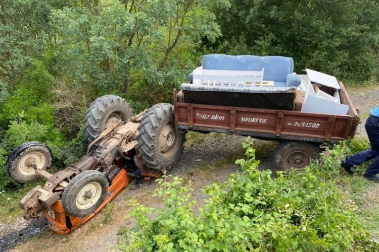 Balıkesir'de trakt&ouml;r kazası: 1 &ouml;l&uuml;, 2 yaralı