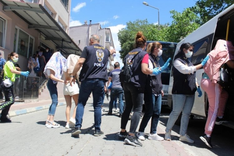 Fuhuş operasyonunda 28 g&ouml;zaltı: İş vaadiyle kandırıp...