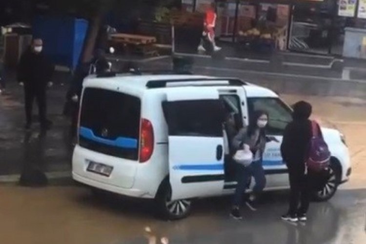 Yolu su basınca aracı ge&ccedil;it yaptılar!