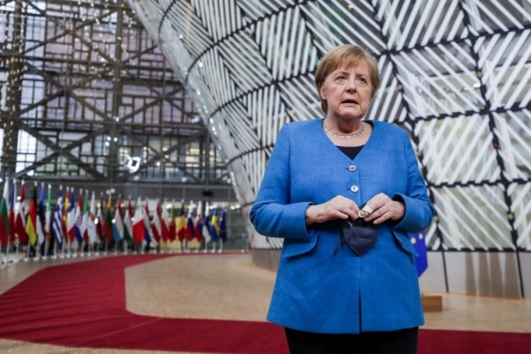 Merkel, Almanya'nın doğusu ile batısı arasındaki hayat koşullarını ele aldı