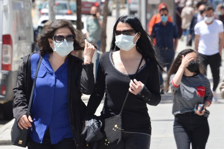 Bilim Kurulu üyesi Akın'dan yaz ayları için maske uyarısı