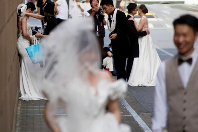 &Ccedil;in'de d&uuml;ğ&uuml;n patlaması: 5 g&uuml;nde 400 bin &ccedil;ift evlendi