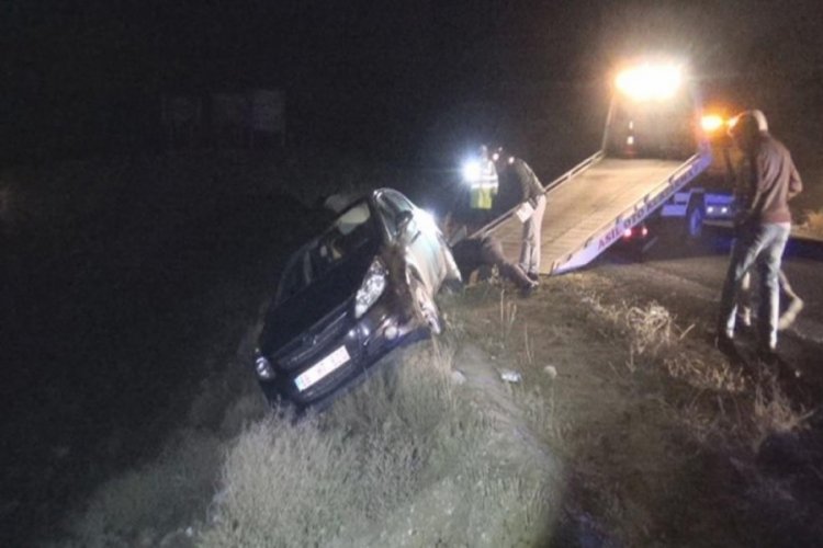 Feci kaza! 2 ara&ccedil; u&ccedil;uruma yuvarlandı: 3 &ouml;l&uuml;