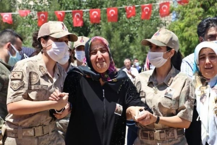 Hatay şehidi, K&uuml;rt&ccedil;e ağıtlarla toprağa verildi
