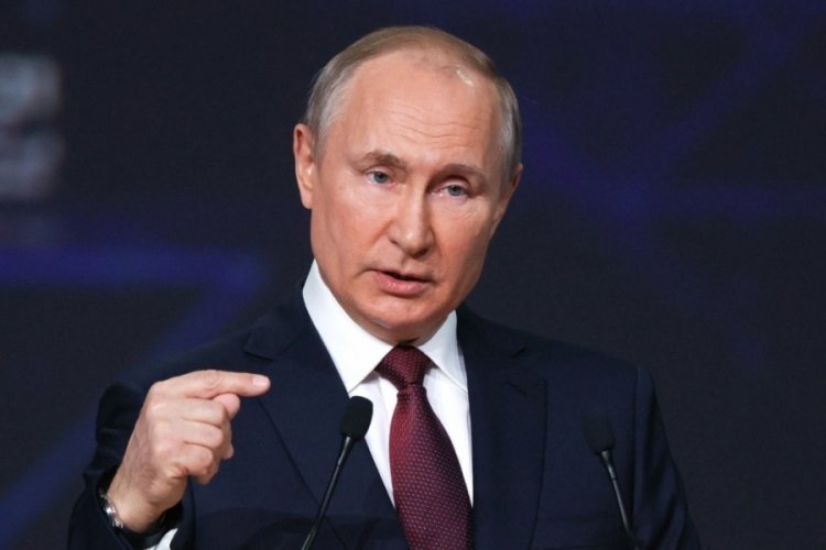 Putin'den aşırılık yanlılarının vekil seçilmesini engelleyen yasaya onay
