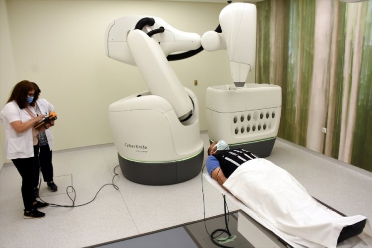 Bursa'da robotik radyocerrahi cihazı "Uzay Neşteri" kanser tedavisinde etkin rol üstleniyor