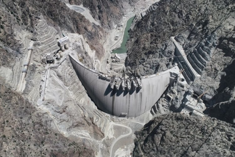 Türkiye'nin en yüksek barajının su tutacağı tarih belli oldu
