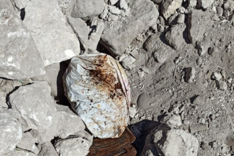 Enkaz &ccedil;alışmasında silah ve m&uuml;himmat bulundu