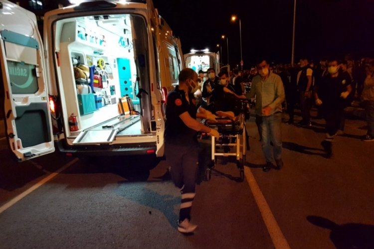 Kaldırımda kızıyla y&uuml;r&uuml;rken kamyonetin &ccedil;arptığı kadın hayatını kaybetti