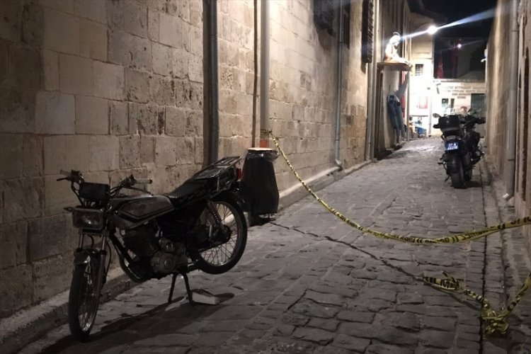 Polisin 'dur' ihtarına uymayıp ateş a&ccedil;tılar; 5 kişi yaralandı