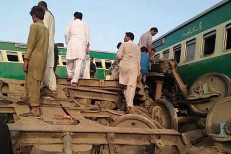 Pakistan'da tren kazası: 30 &ouml;l&uuml;, 50 yaralı