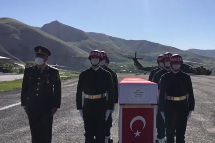 Şehit Uzman &Ccedil;avuş Samet Şeker'in naaşı memleketine uğurlandı