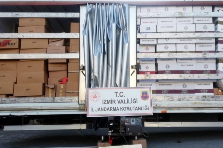 İzmir'de 1 milyon 776 bin bandrols&uuml;z sigara ele ge&ccedil;irildi