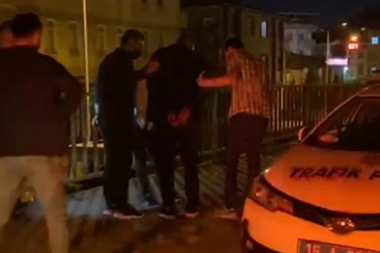 Bursa'da kaçarken polis otosuna çarptılar