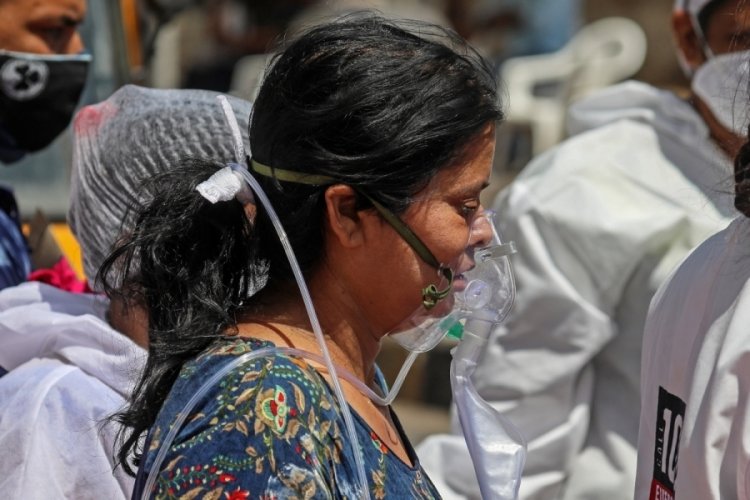 Hindistan'da Kovid-19 salgınında son 24 saatte 2 bin 123 kişi &ouml;ld&uuml;