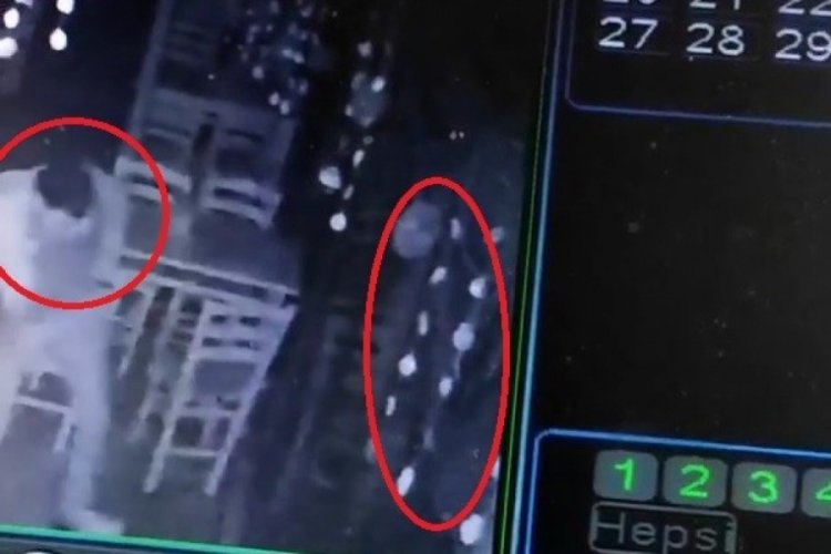 Bursa'da cam kapıya çarpan vatandaşın o anları güvenlik kamerasına yansıdı