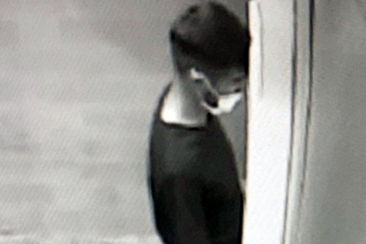 ATM'deki a&ccedil;ığı fark edip y&uuml;z binlerce lira &ccedil;ektiler