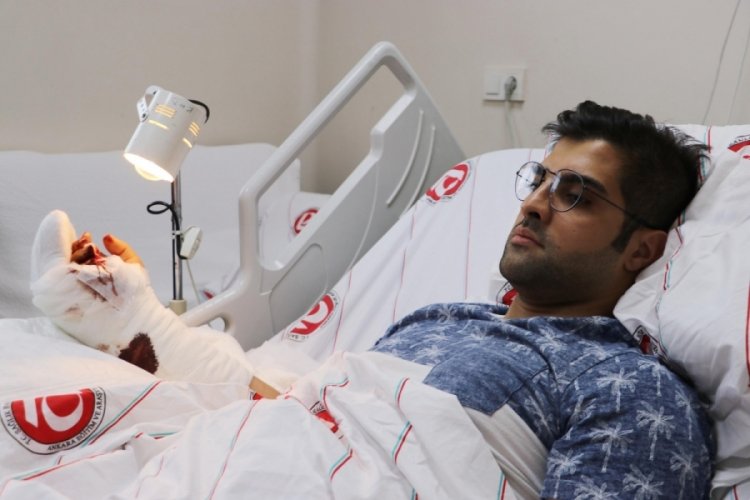 Doktoru bı&ccedil;aklayan hasta 'd&ouml;vd&uuml;ler' dedi, ger&ccedil;ek kamerada ortaya &ccedil;ıktı