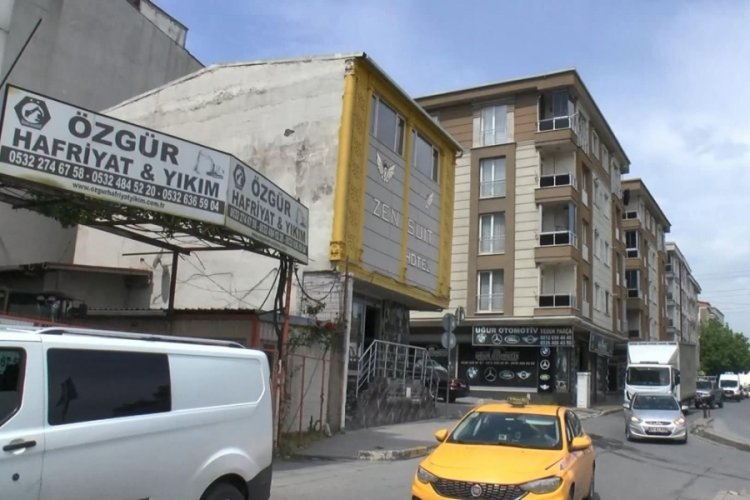 Otelin 3'&uuml;nc&uuml; katından d&uuml;şen kişi hayatını kaybetti