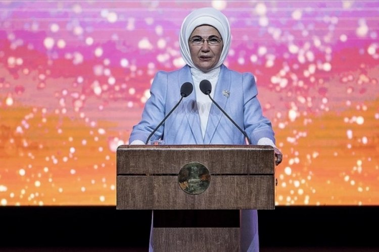 Emine Erdoğan'dan m&uuml;silaj a&ccedil;ıklaması