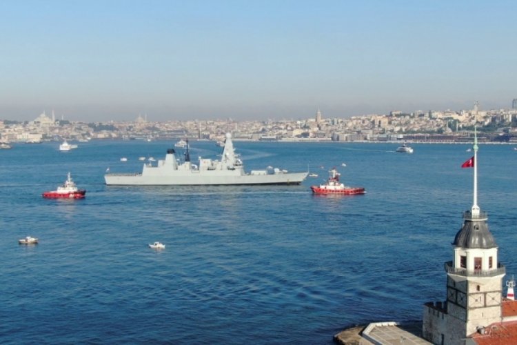 İngiliz savaş gemisi İstanbul Boğazı'nda!