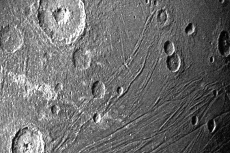 NASA, Jüpiter'in uydusunun yakın mesafeden çekilen fotoğraflarını yayınladı