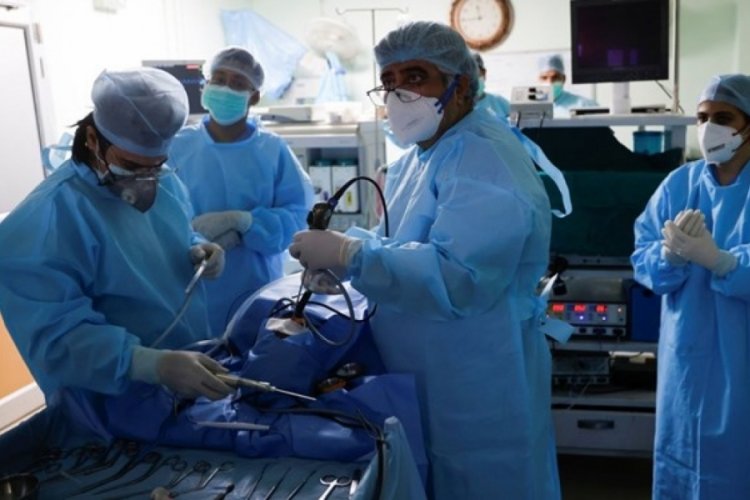 Hindistan'da Covid d&uuml;ş&uuml;yor, kara mantar hızla artıyor