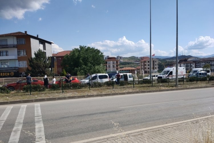 Karab&uuml;k'te zincirleme kaza
