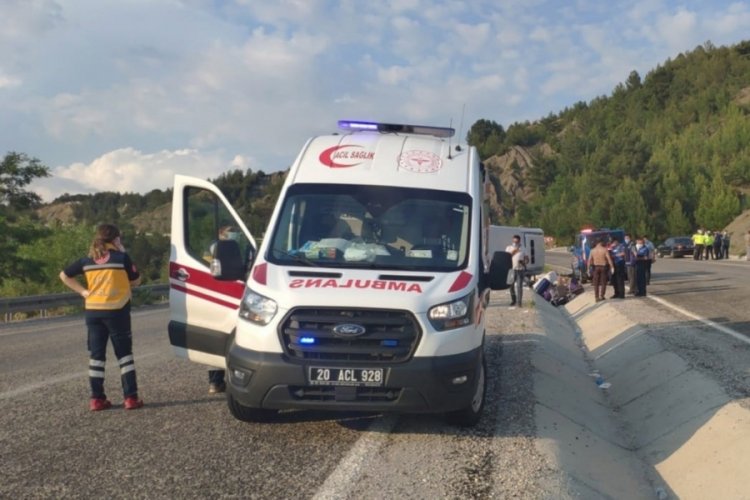 L&ouml;semili &ouml;ğrencileri taşıyan ara&ccedil; devrildi