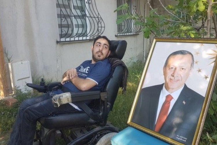 Bursa'da bedensel engelli Emir'in Erdoğan sevgisi