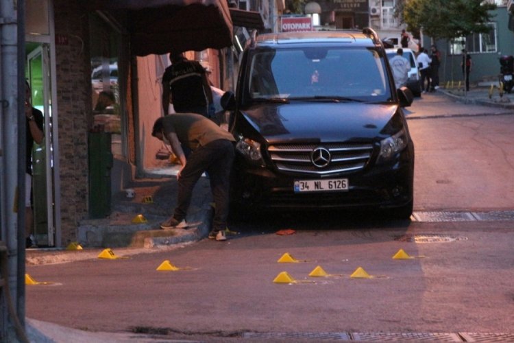 Oğlunu parka götüren baba kurşunların hedefi oldu