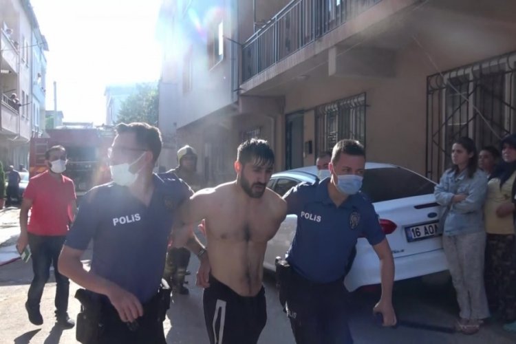 Bursa'da önce evi yaktı, sonra polise satır ve bıçakla direndi