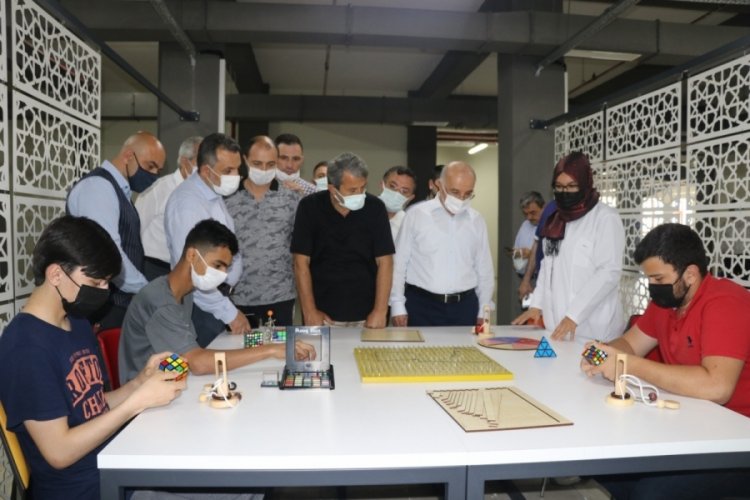 M&Uuml;SİAD Bursa'dan, uluslararası imam hatip lisesine ziyaret